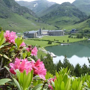 apartaments-vall-de-nuria.catalonia-hotels.com/